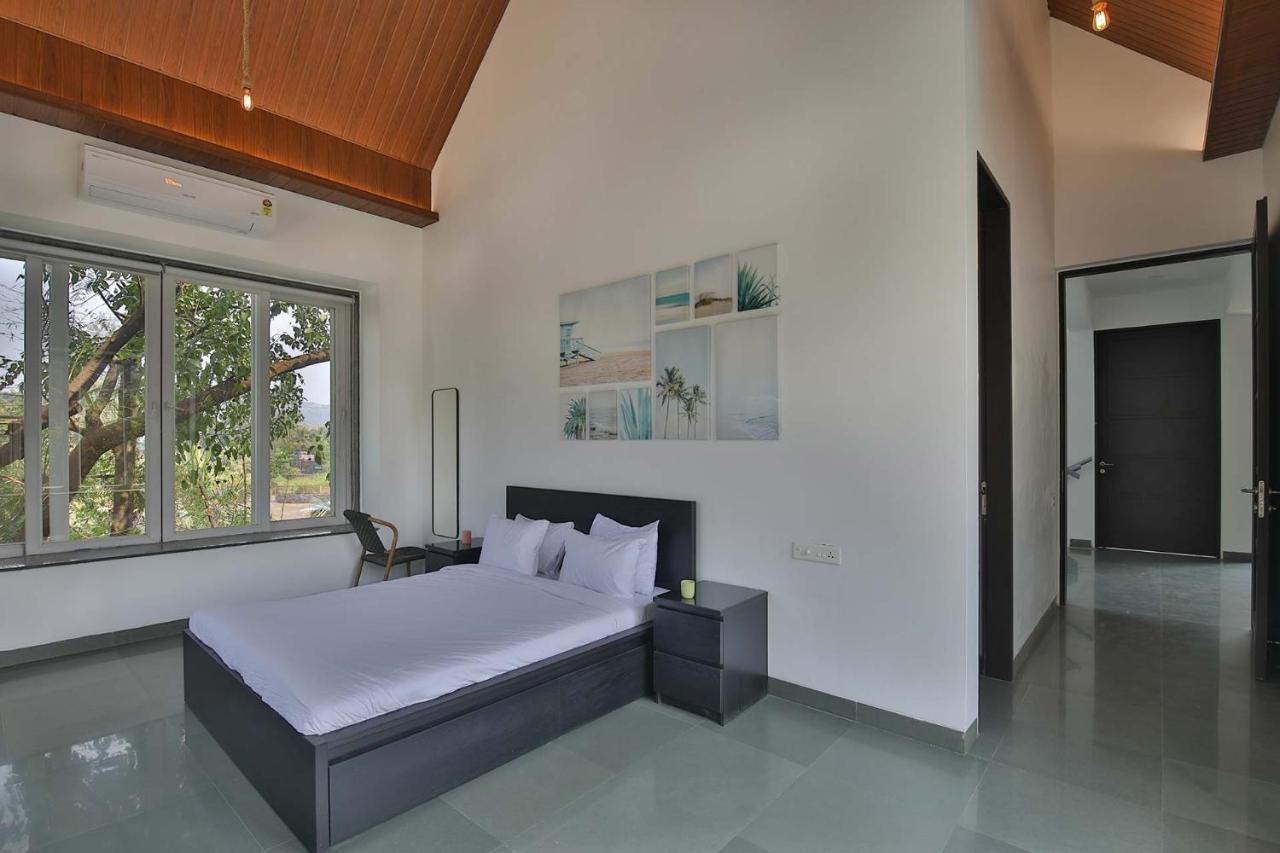 Twilight Grove By Stayvista - Pool- View Villa With Manicured Lawn, Contemporary Interiors & Home Theatre คาร์จัต ภายนอก รูปภาพ