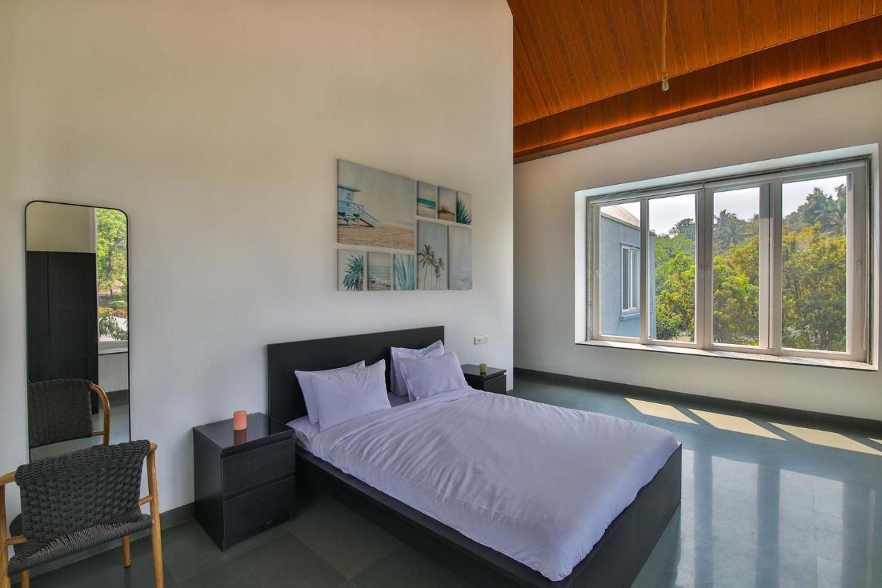 Twilight Grove By Stayvista - Pool- View Villa With Manicured Lawn, Contemporary Interiors & Home Theatre คาร์จัต ภายนอก รูปภาพ
