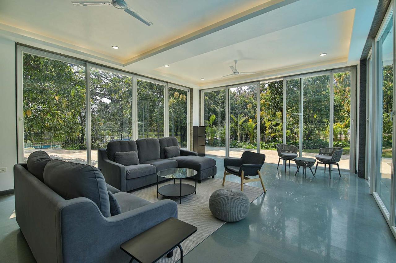 Twilight Grove By Stayvista - Pool- View Villa With Manicured Lawn, Contemporary Interiors & Home Theatre คาร์จัต ภายนอก รูปภาพ