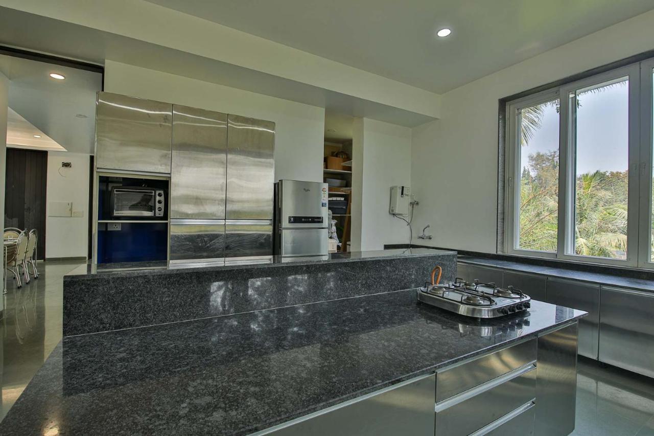 Twilight Grove By Stayvista - Pool- View Villa With Manicured Lawn, Contemporary Interiors & Home Theatre คาร์จัต ภายนอก รูปภาพ