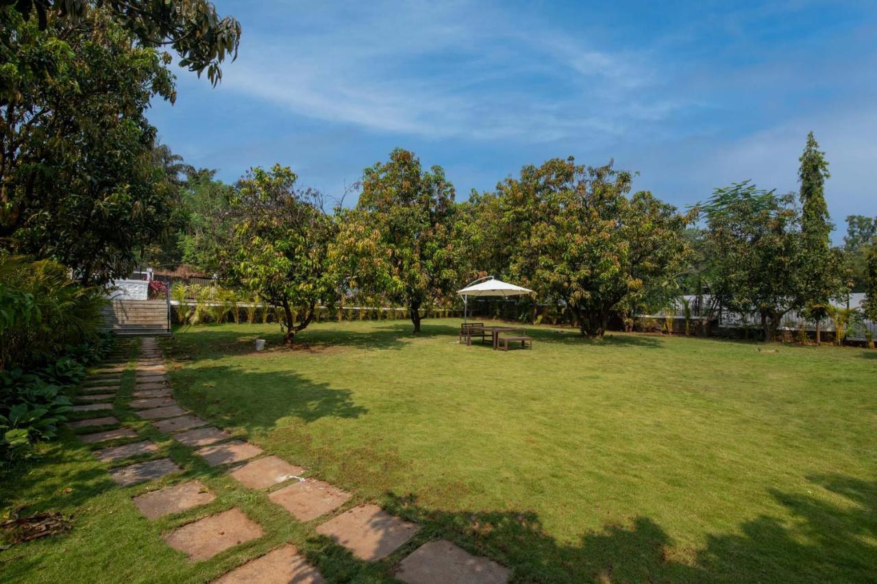 Twilight Grove By Stayvista - Pool- View Villa With Manicured Lawn, Contemporary Interiors & Home Theatre คาร์จัต ภายนอก รูปภาพ